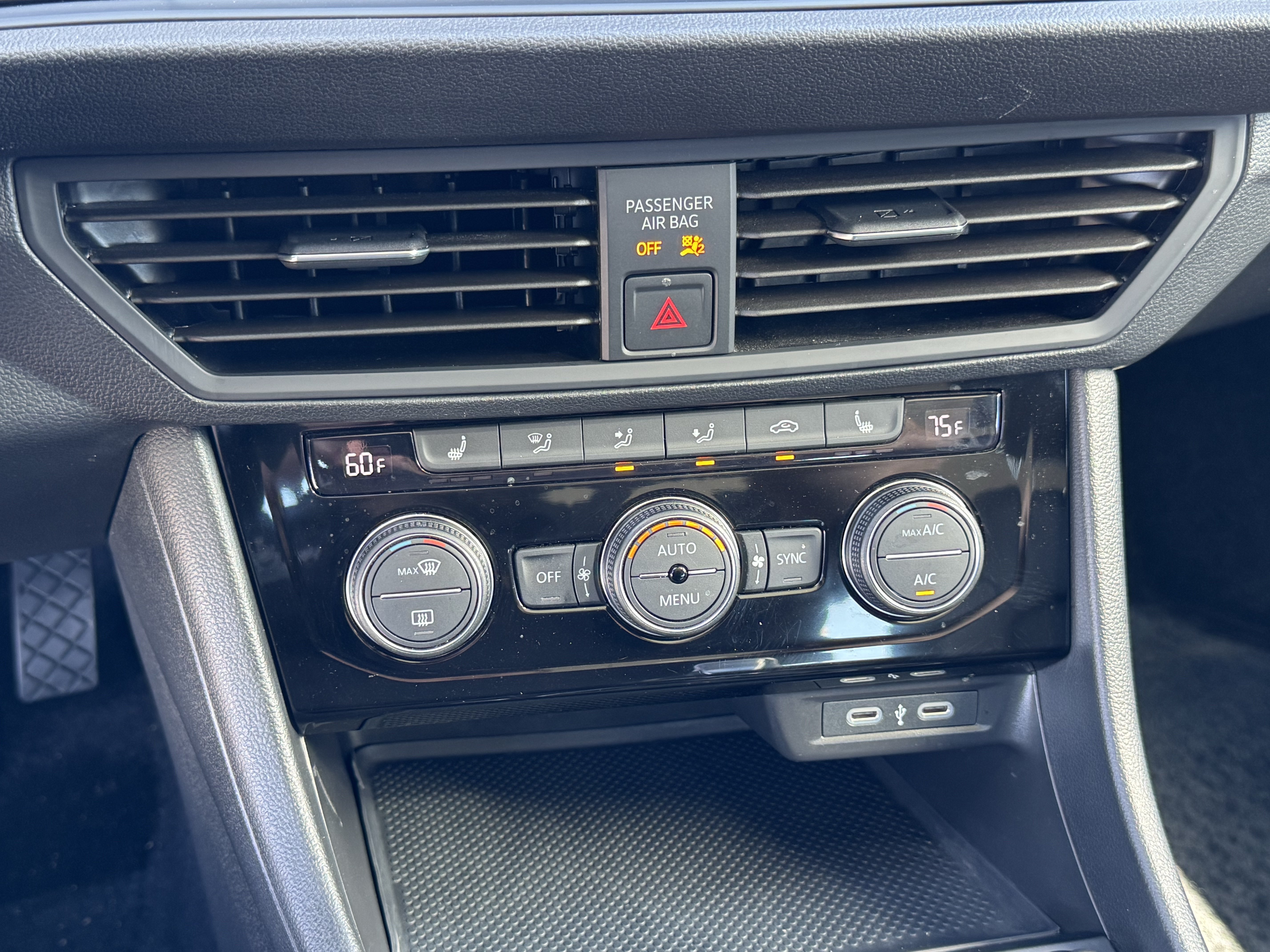 Certified 2024 Volkswagen Jetta SE FWD image 24