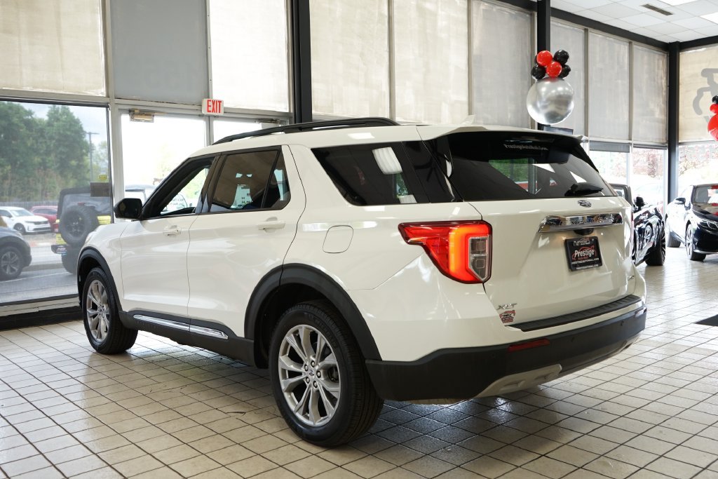 Used 2023 Ford Explorer XLT w/ Equipment Group 202A AWD/4WD image 4