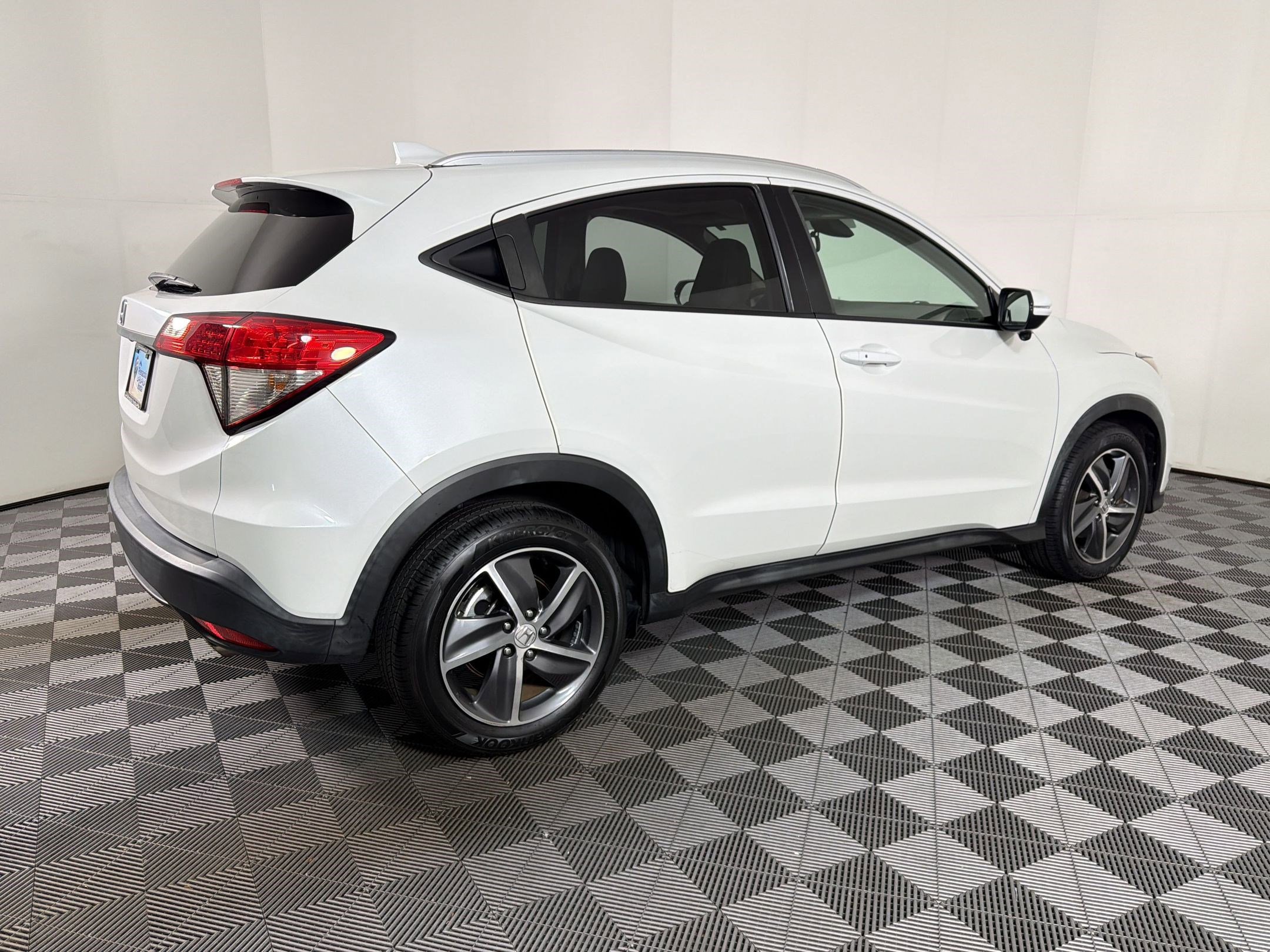 Used 2021 Honda HR-V EX-L image 6
