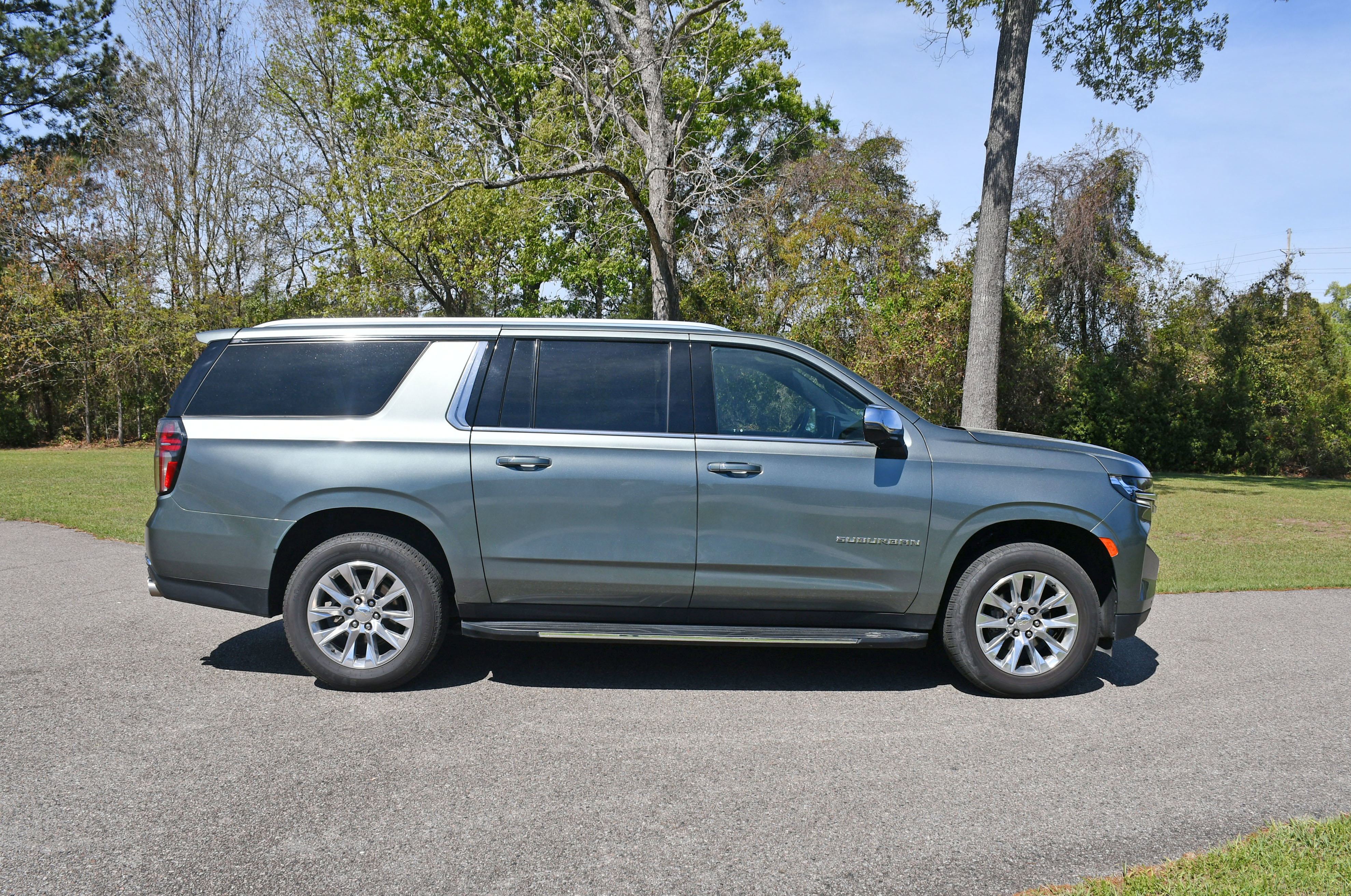 Used 2023 Chevrolet Suburban Premier RWD image 5