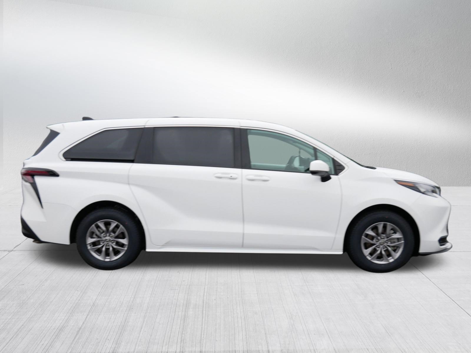 Certified 2026 Toyota Sienna LE FWD image 8