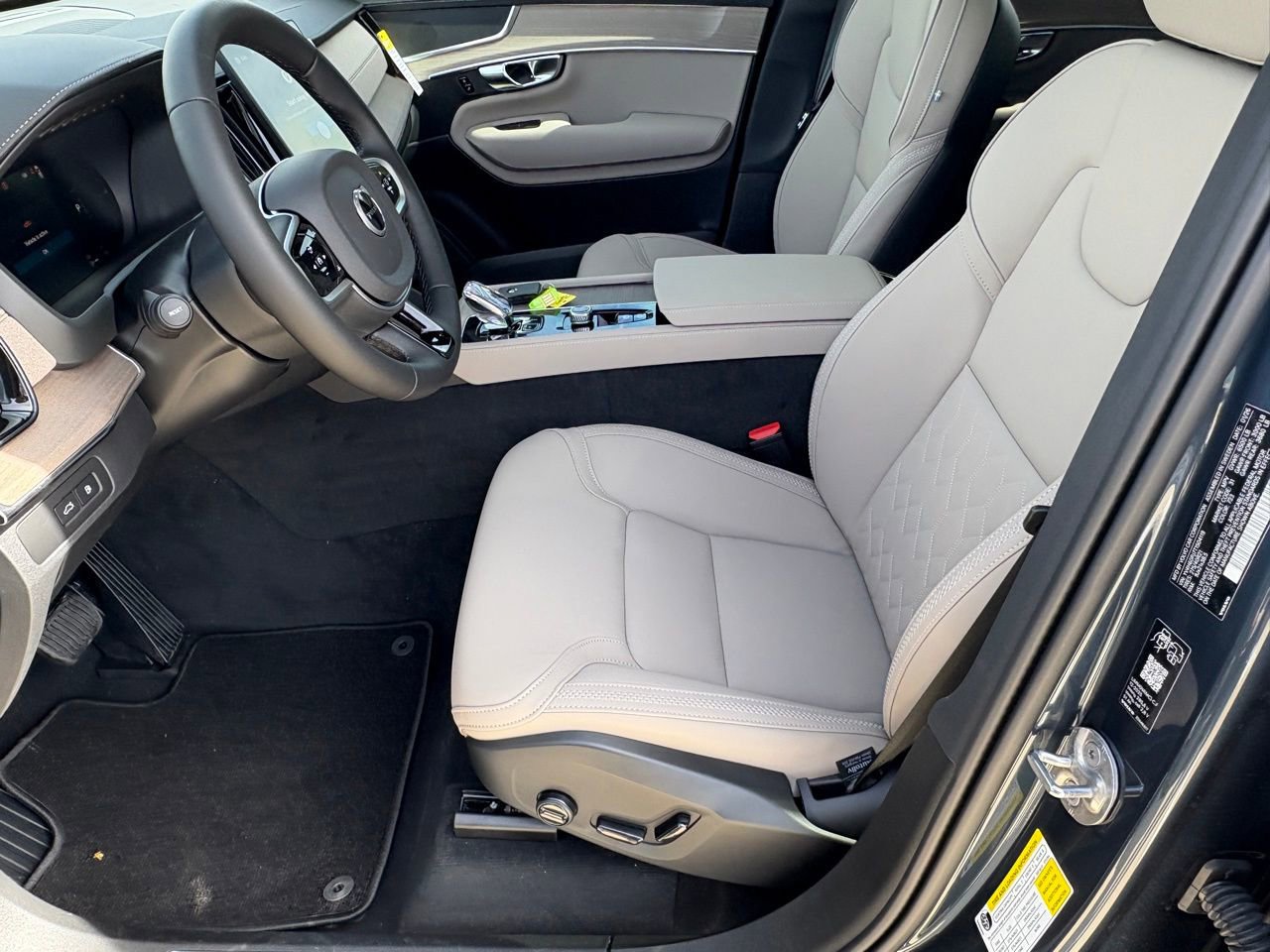 New 2026 Volvo XC90 T8 Core w/ Protection Package Premier image 19