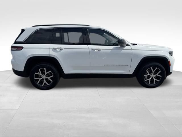 Used 2024 Jeep Grand Cherokee Limited AWD/4WD image 2