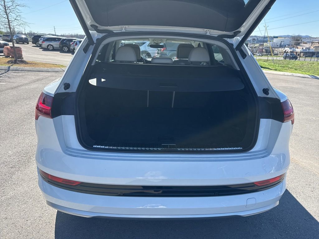 Used 2019 Audi e-tron Premium Plus image 26