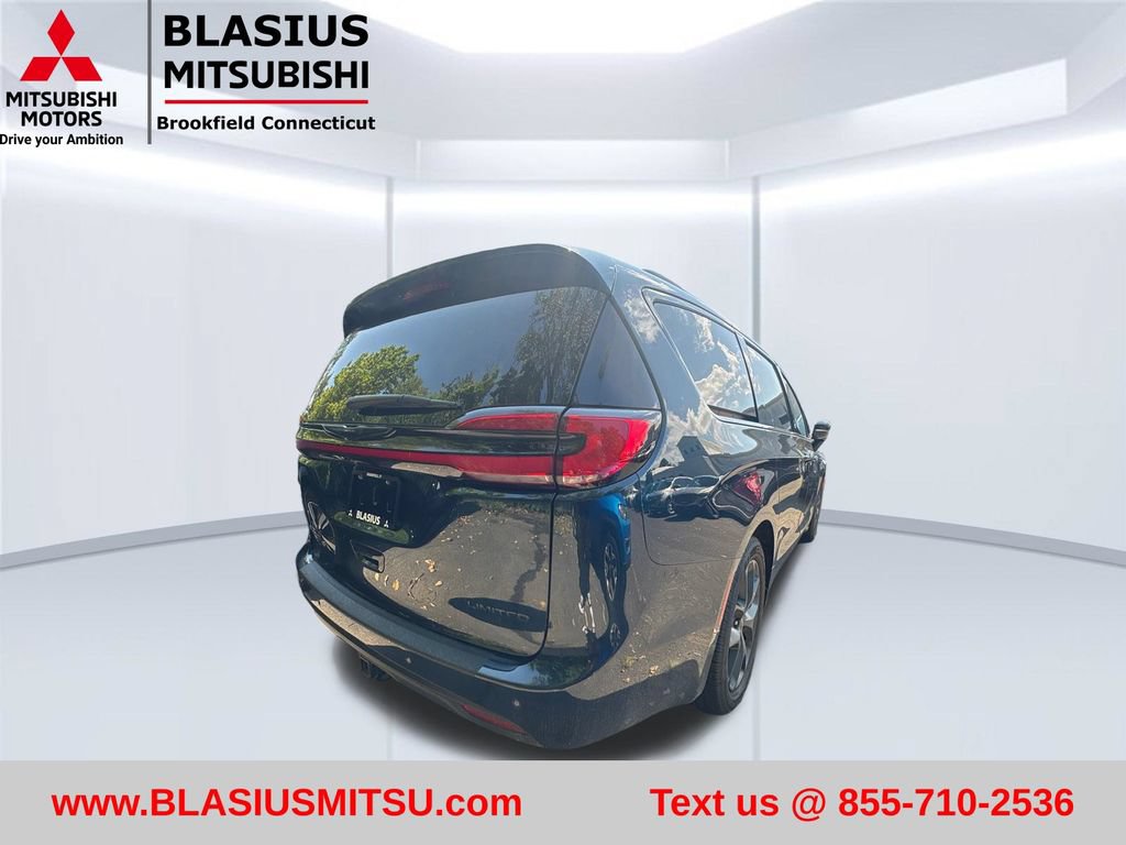 Used 2023 Chrysler Pacifica Limited w/ S Appearance Package FWD image 9