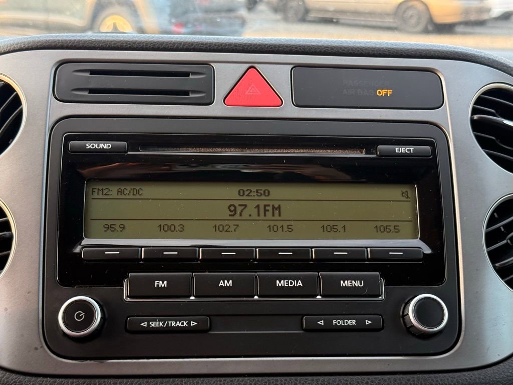 Used 2011 Volkswagen Tiguan S image 17