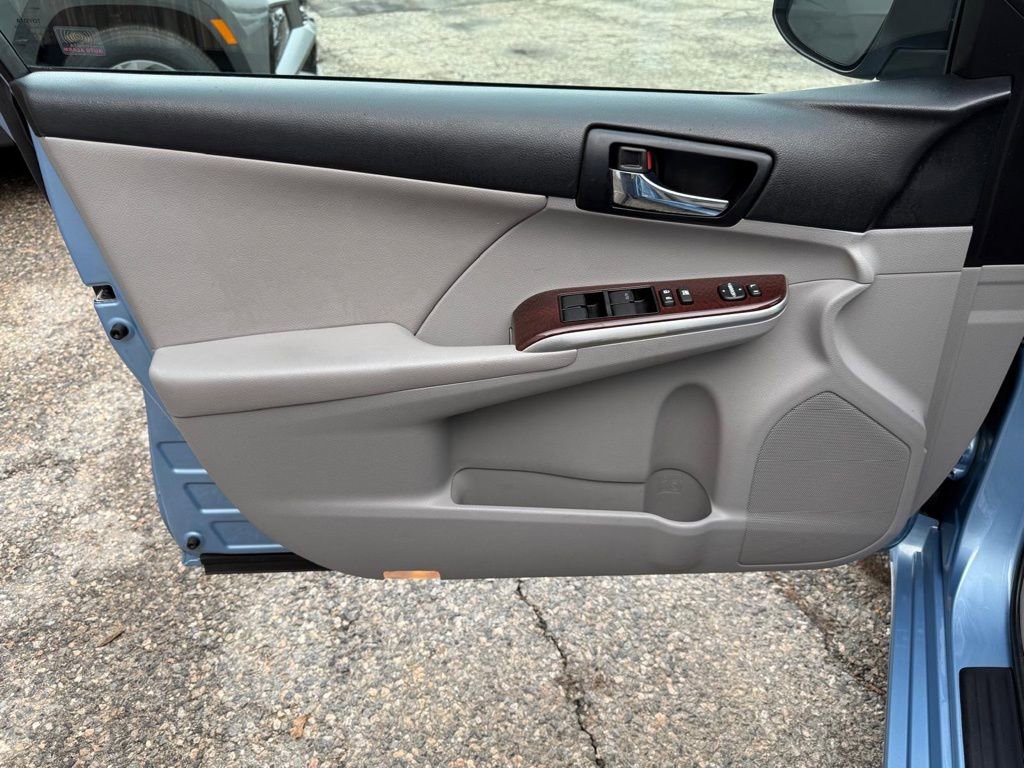 Used 2012 Toyota Camry XLE w/ Leather Pkg image 11