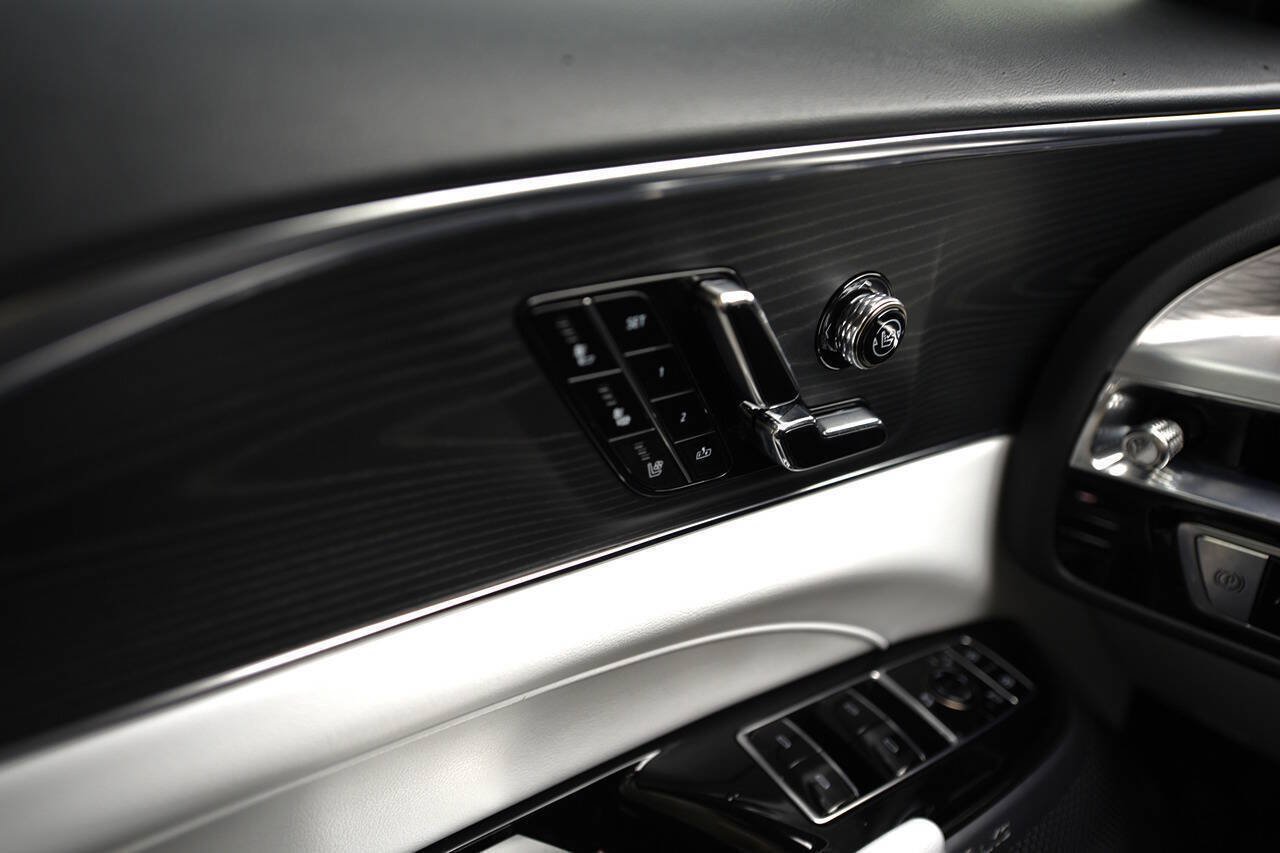Used 2025 Cadillac Lyriq Sport w/ LPO, Floor Liner Package AWD/4WD image 20