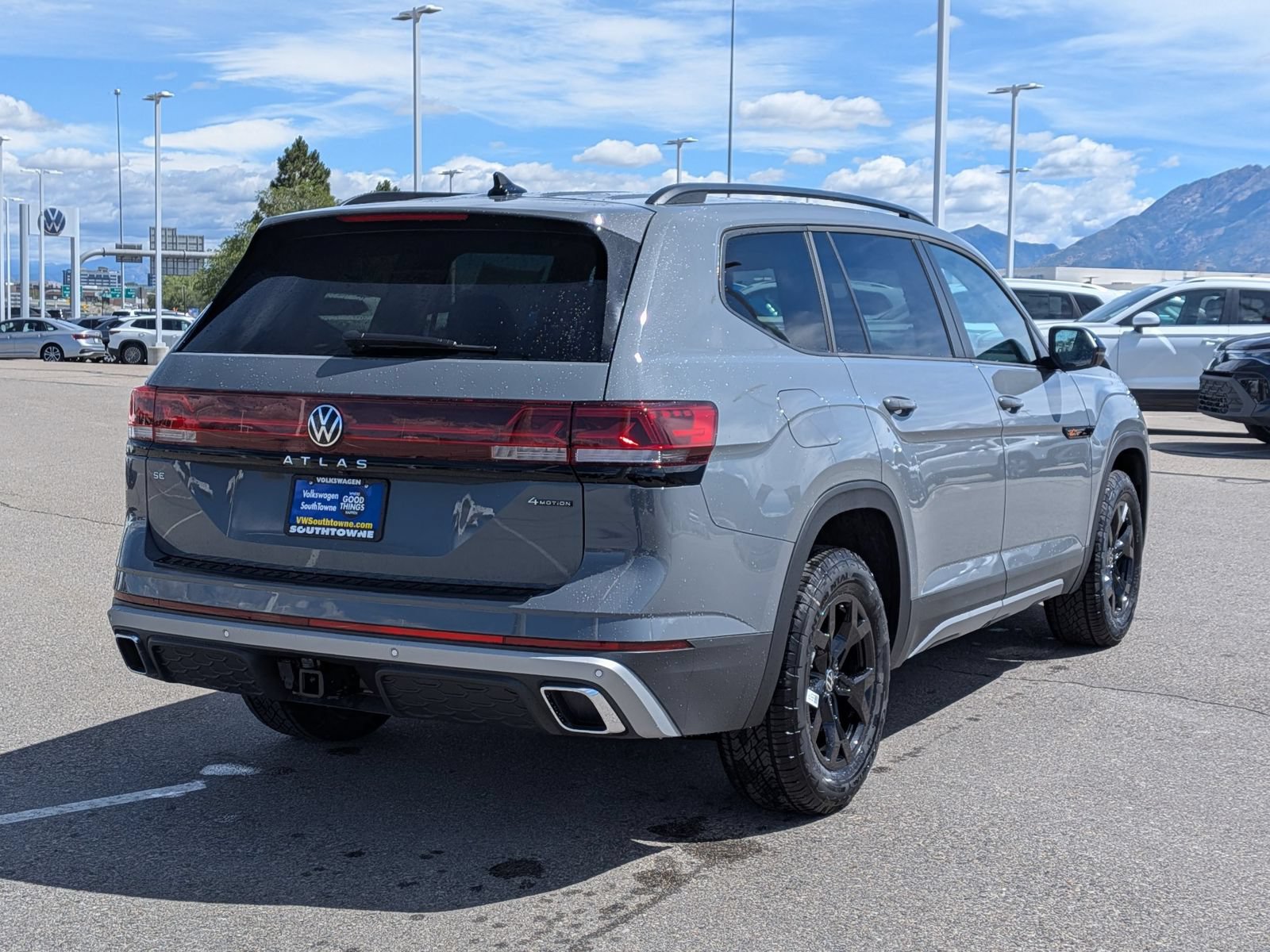 New 2026 Volkswagen Atlas Peak Edition AWD/4WD image 3