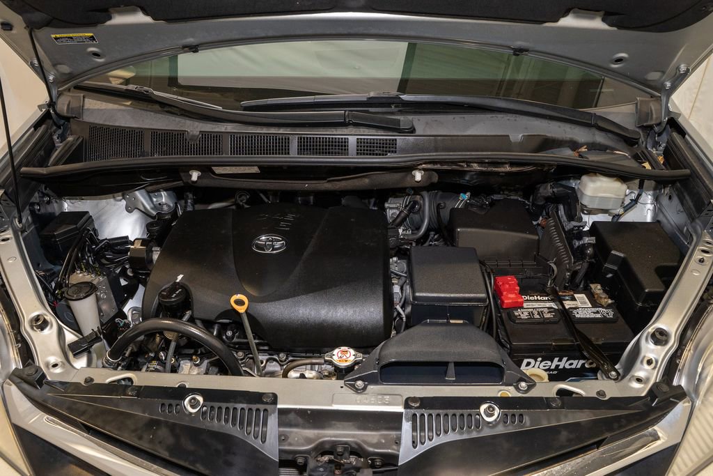 Used 2020 Toyota Sienna LE image 19