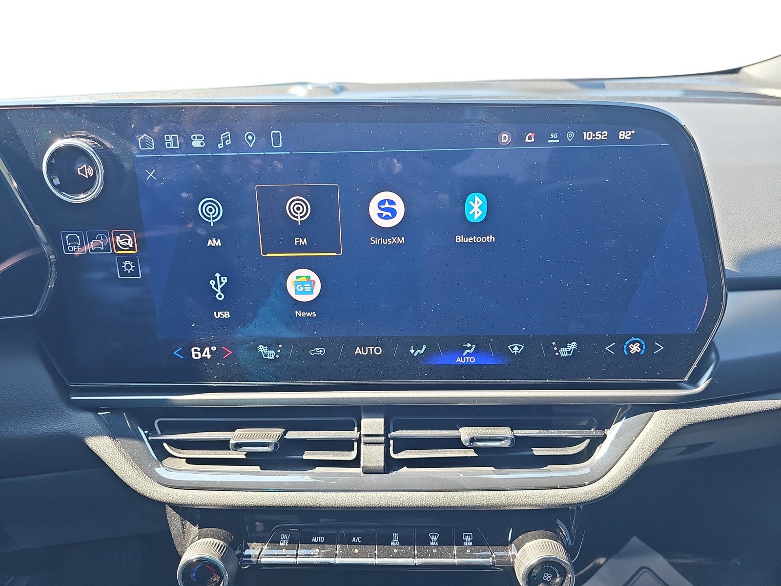 Used 2024 Chevrolet Equinox EV RS FWD image 18