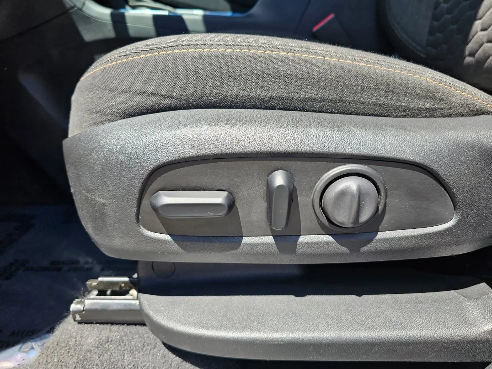 Used 2020 Chevrolet Equinox LT FWD image 12