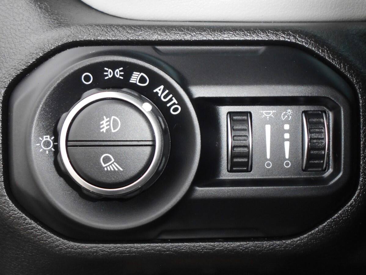 Certified 2021 Jeep Gladiator Overland AWD/4WD image 13