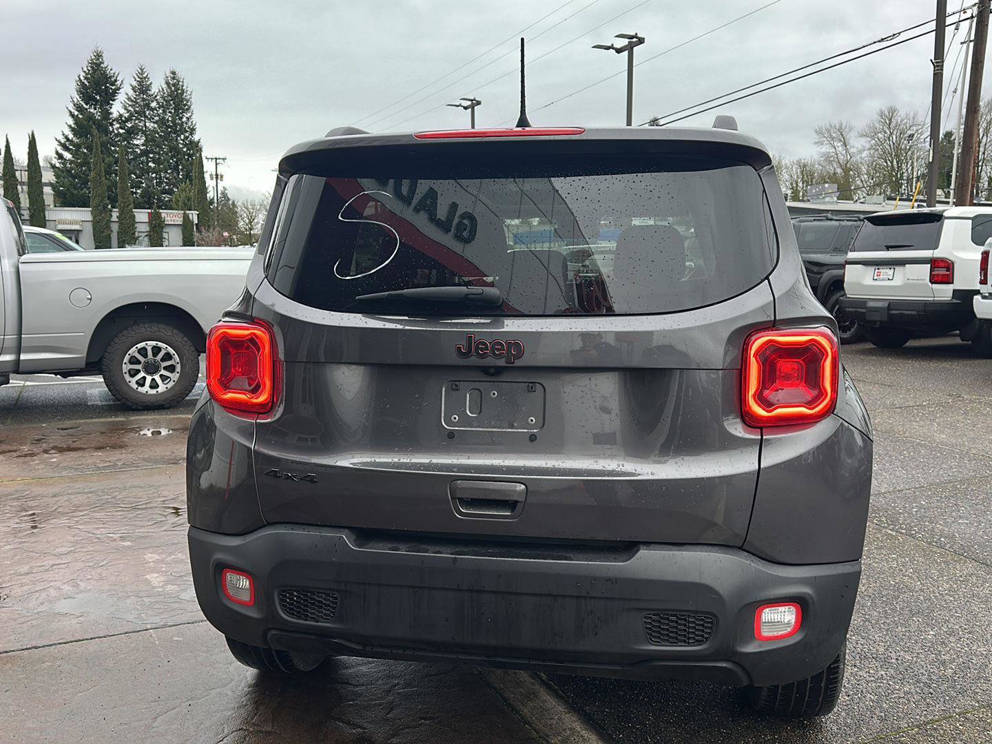 Used 2020 Jeep Renegade Latitude w/ UConnect 8.4 Nav Group image 10