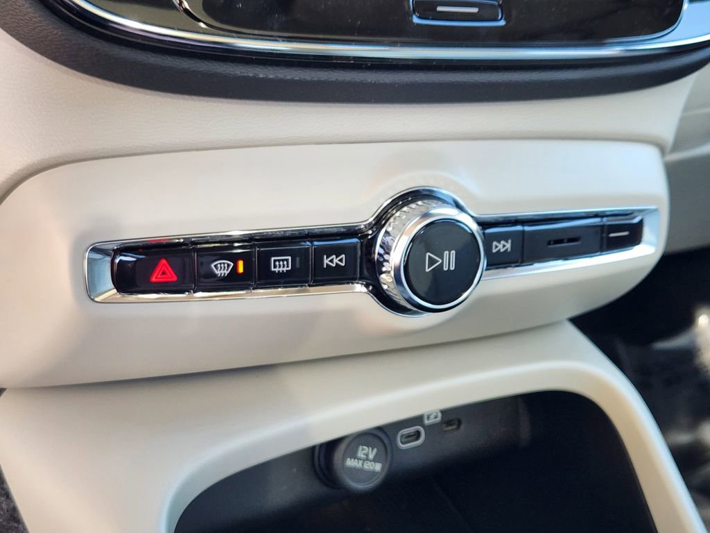 New 2026 Volvo XC40 B5 Ultra w/ Climate Package image 16