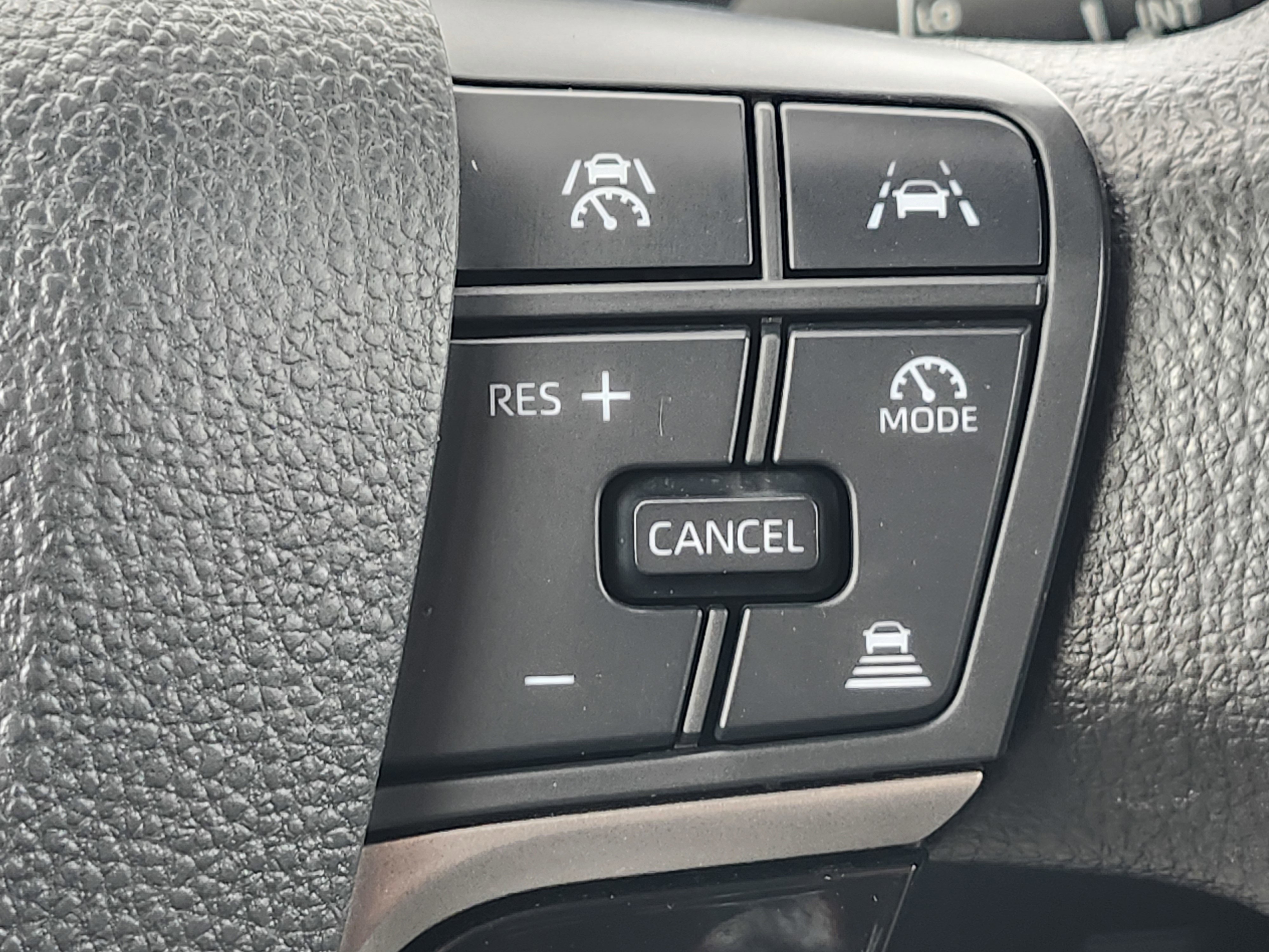 Used 2025 Toyota Camry LE image 31