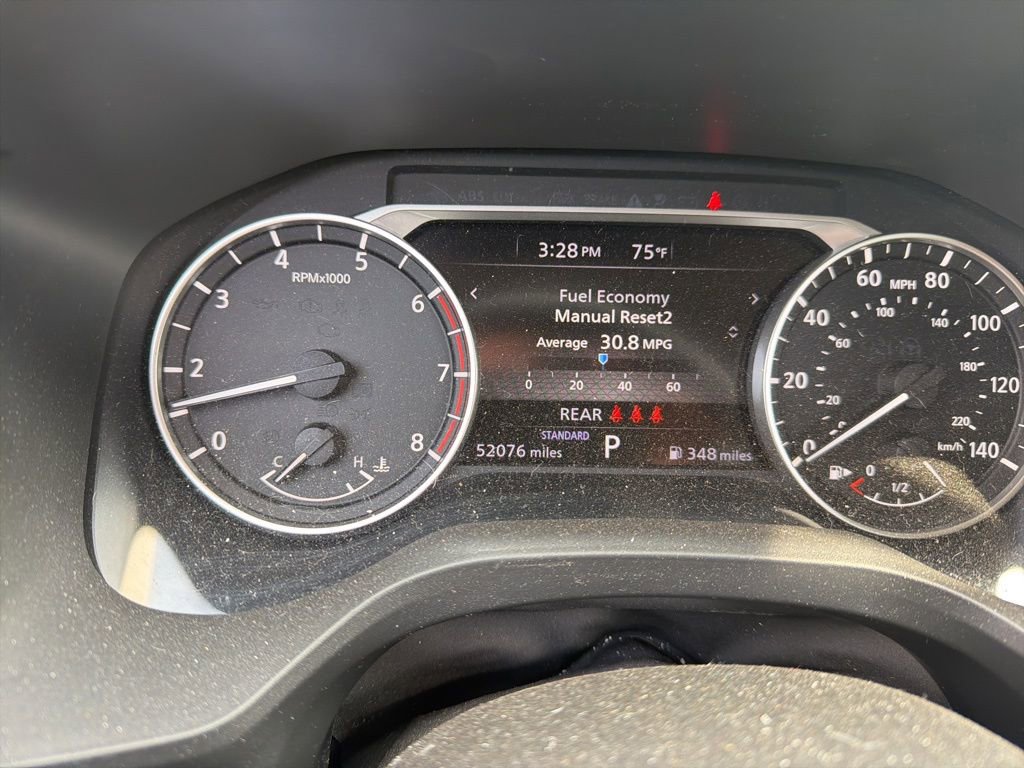 Used 2022 Nissan Rogue SV image 2