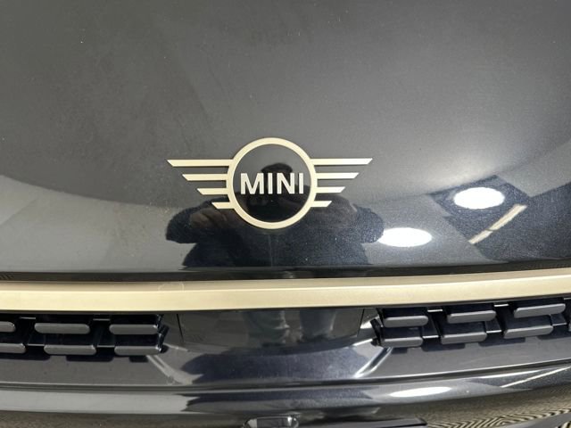Used 2025 MINI Cooper 2-Door Hardtop image 9