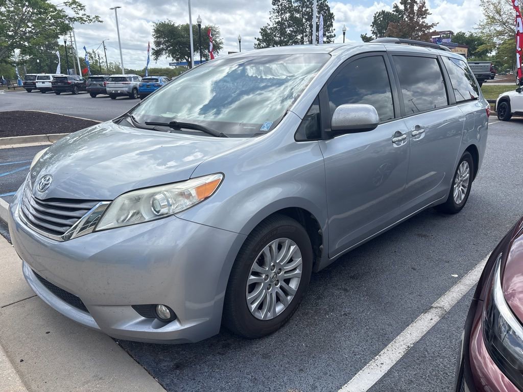 Used 2016 Toyota Sienna XLE Premium image 1