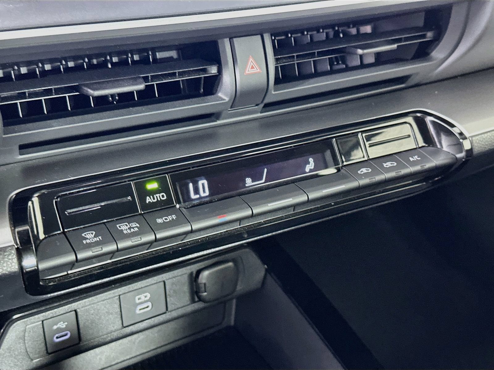Certified 2025 Toyota Prius LE AWD/4WD image 16