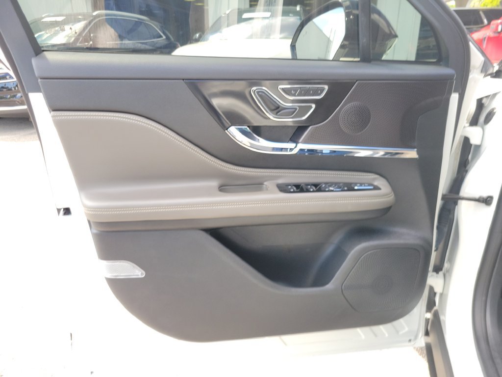 Certified 2023 Lincoln Corsair FWD image 14