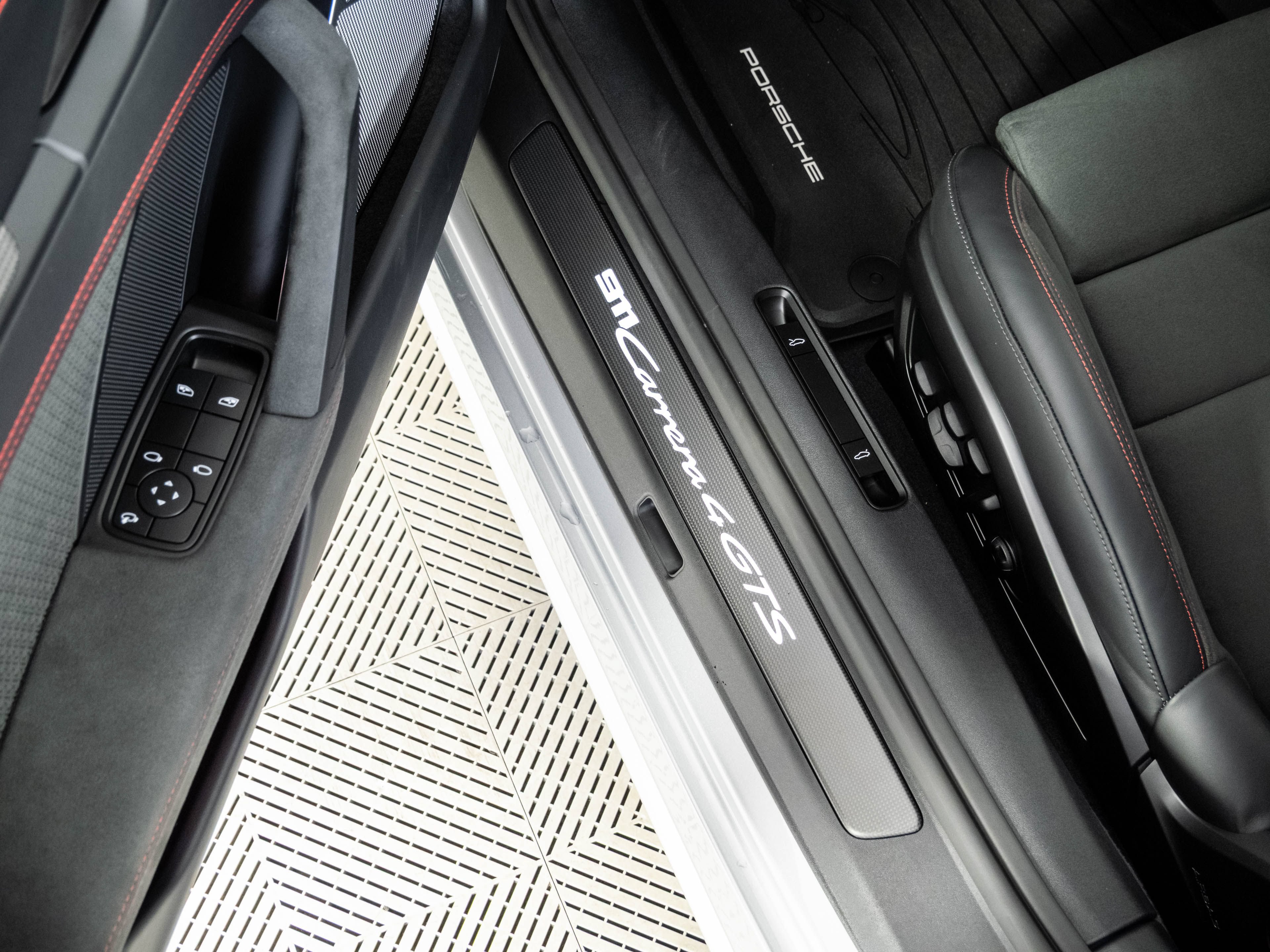 Certified 2025 Porsche 911 Carrera GTS RWD image 8