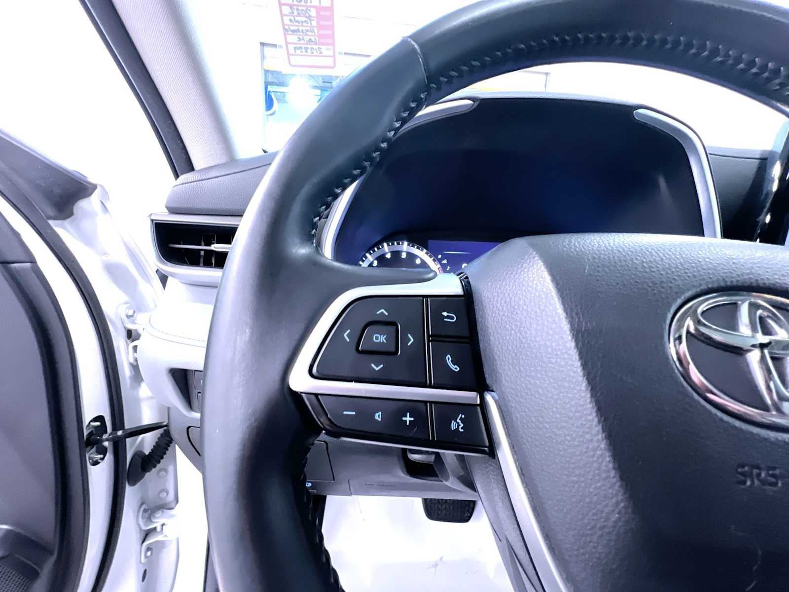 Used 2022 Toyota Highlander XLE AWD/4WD image 20