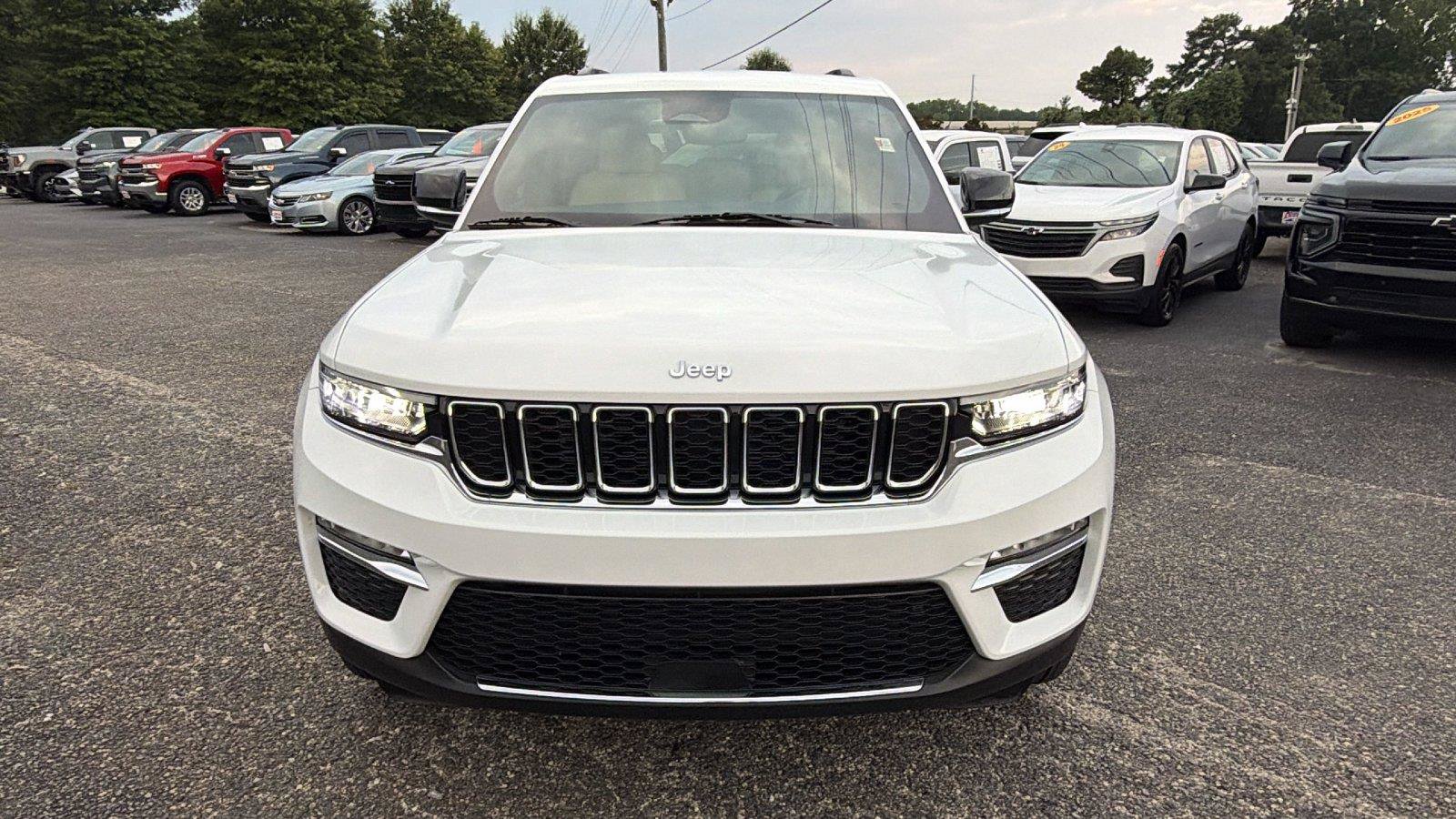 Used 2023 Jeep Grand Cherokee Limited AWD/4WD image 2