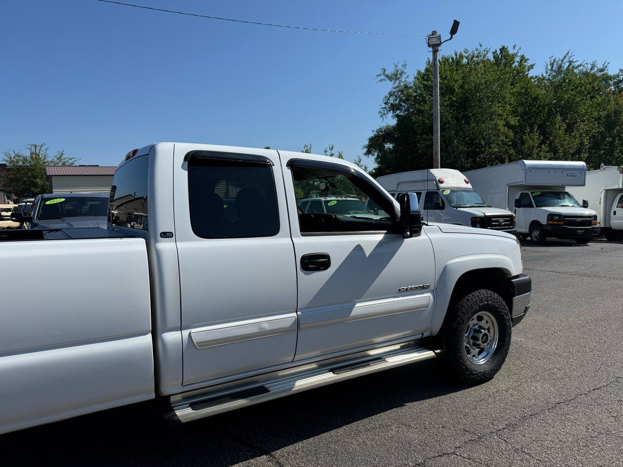 Used 2004 Chevrolet Silverado 2500 LS w/ Skid Plate Package AWD/4WD image 13