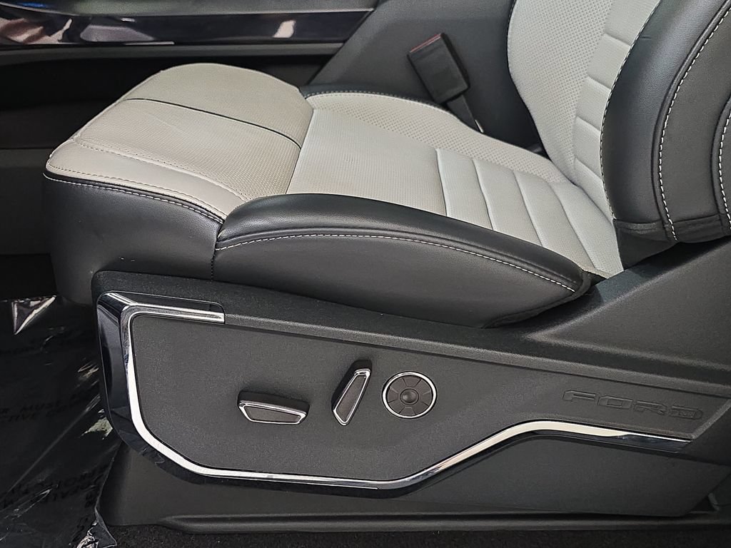 Used 2025 Ford F150 Lightning Platinum AWD/4WD image 28