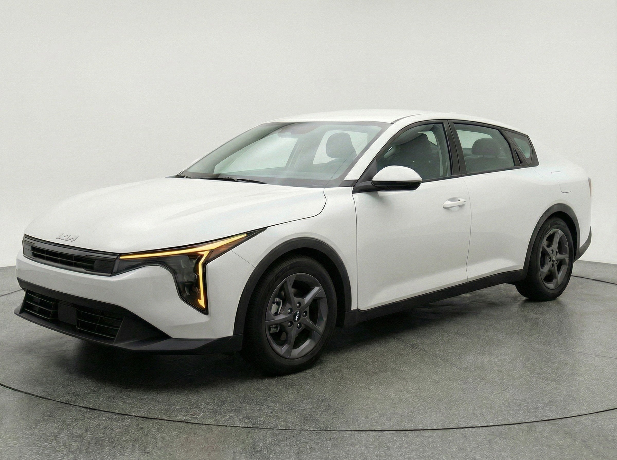 Used 2025 Kia K4 LXS image 3