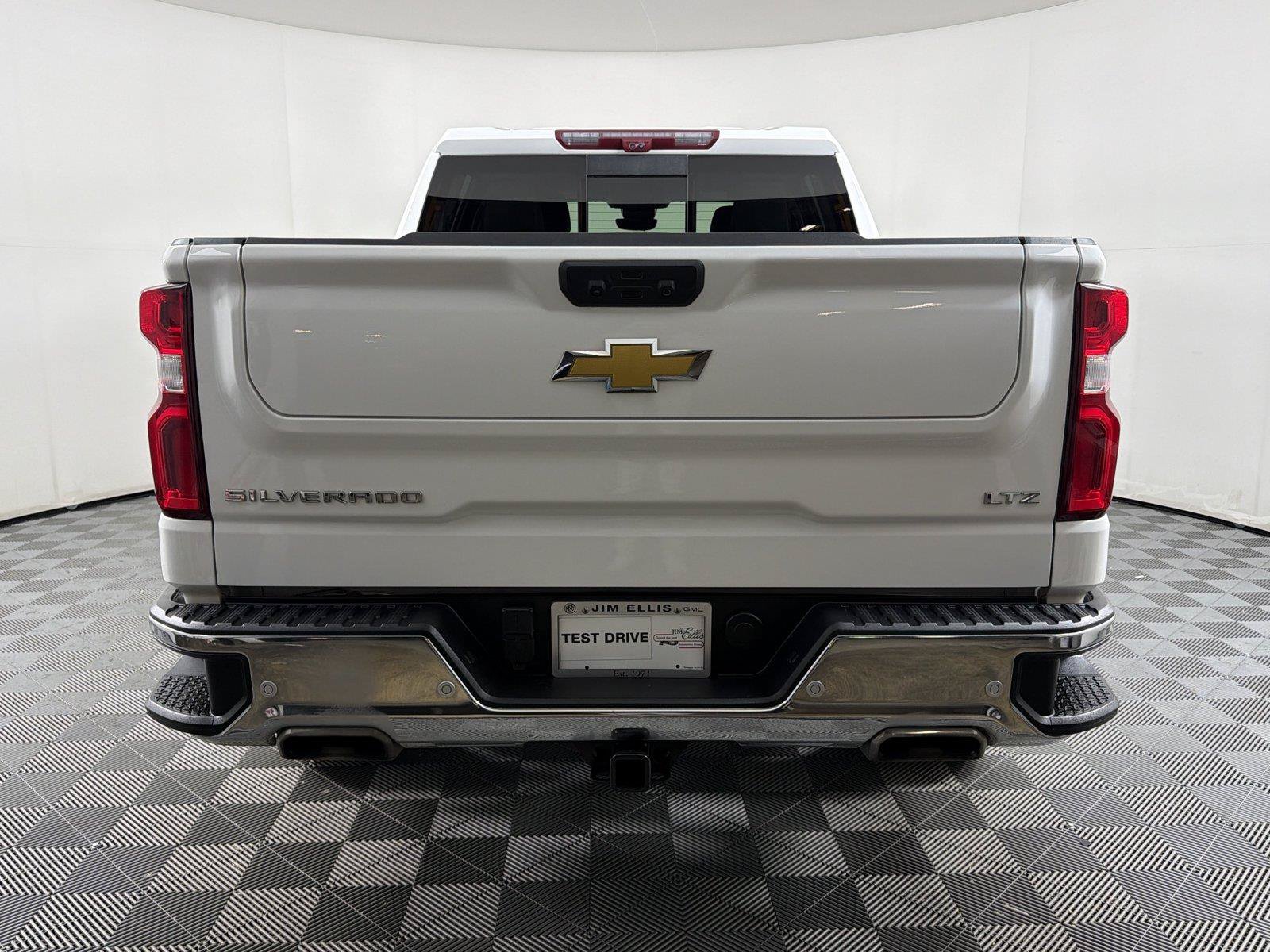 Used 2024 Chevrolet Silverado 1500 LTZ w/ Technology Package AWD/4WD image 5