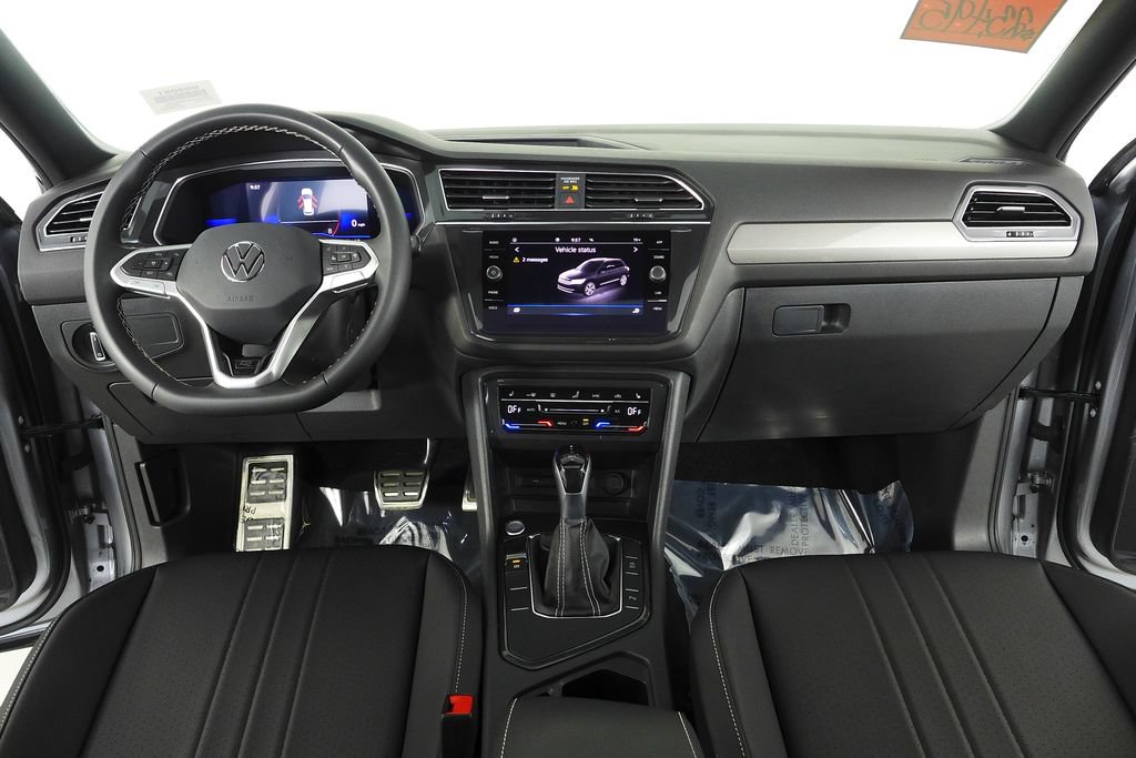 Certified 2023 Volkswagen Tiguan SE R-Line FWD image 25