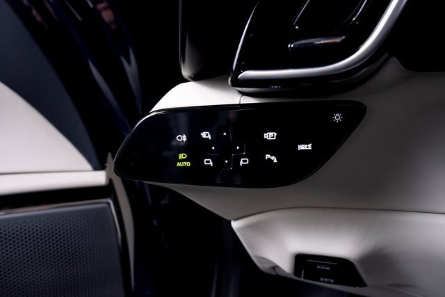 Used 2025 Ferrari Roma Spider image 40