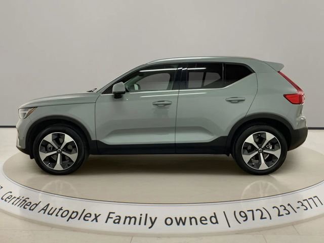 Used 2025 Volvo XC40 B5 Plus AWD/4WD image 2