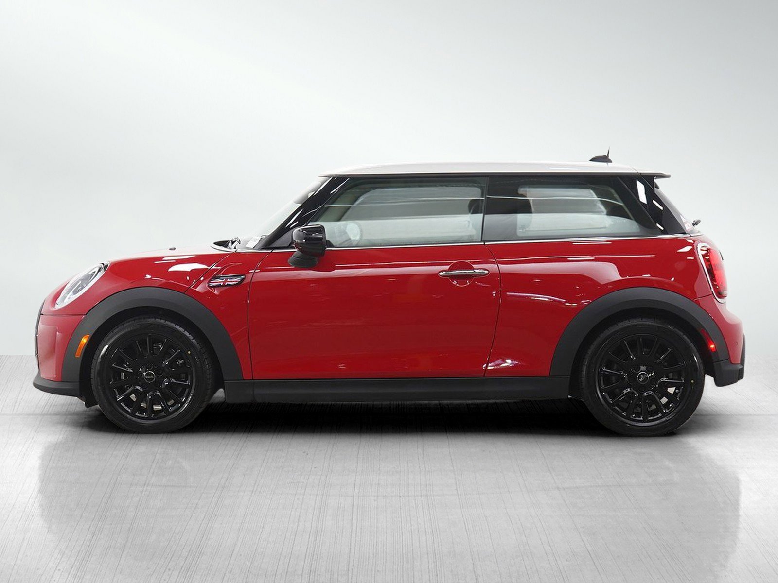 Used 2024 MINI Cooper 2-Door Hardtop image 3