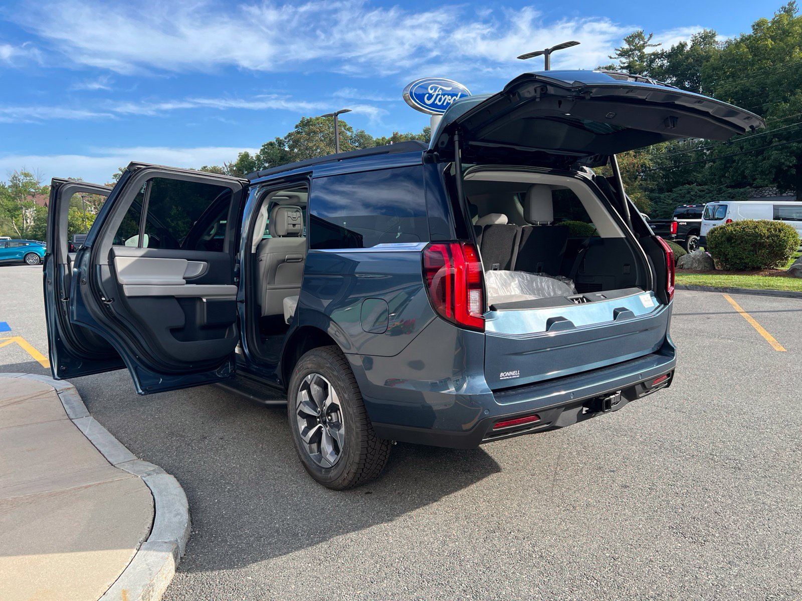New 2027 Ford Expedition Active AWD/4WD image 9