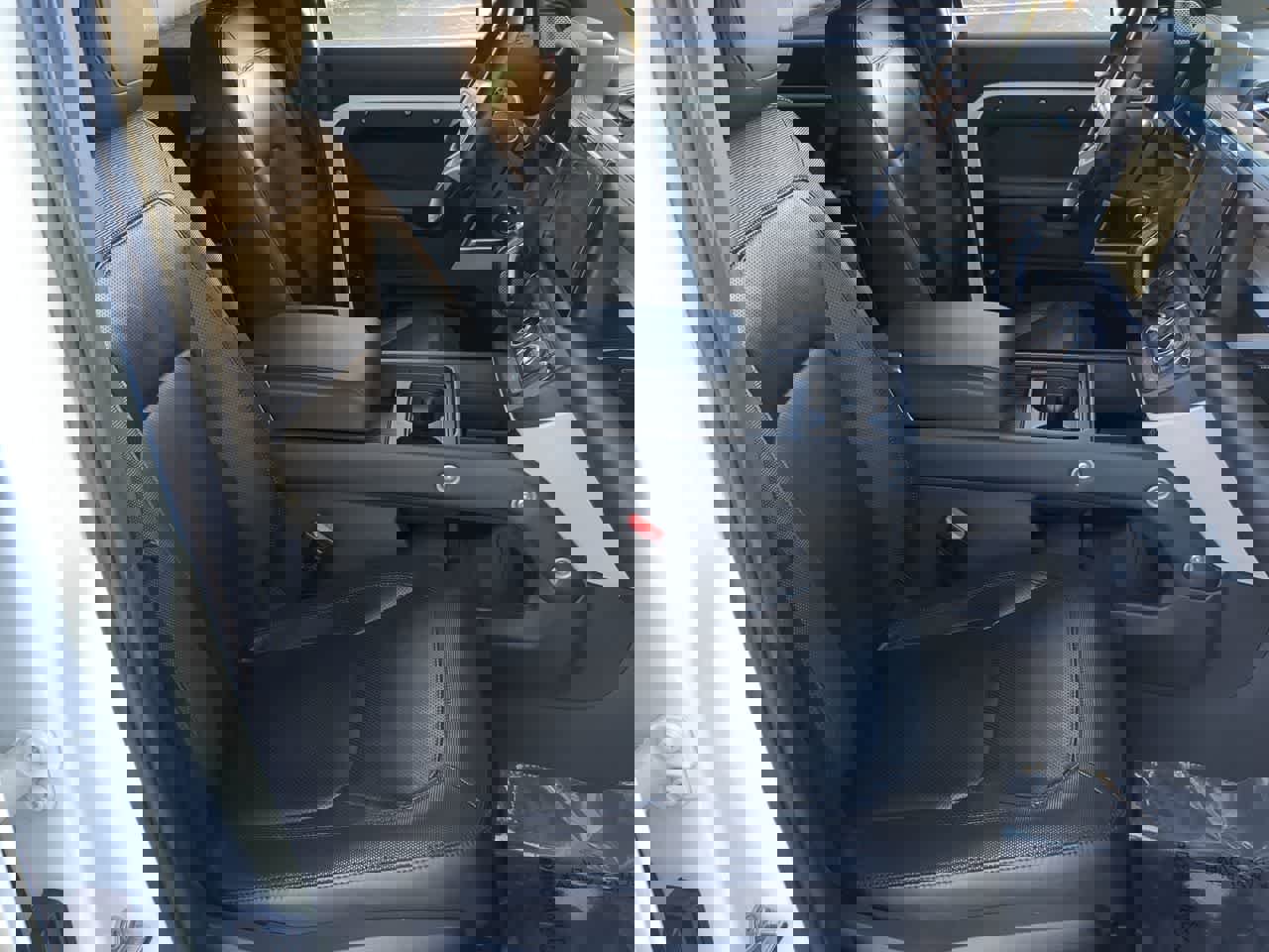 Used 2024 Land Rover Defender 130 X-Dynamic SE image 23