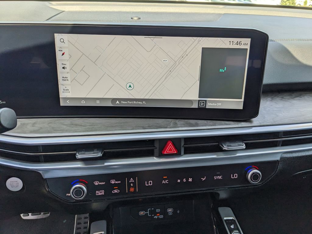 Certified 2025 Kia Sorento SX image 24