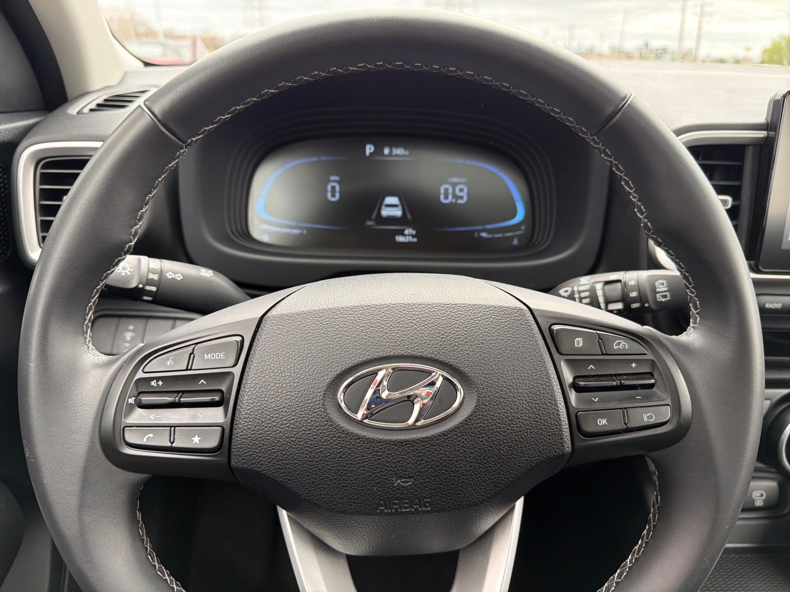 Used 2025 Hyundai Venue SEL image 13