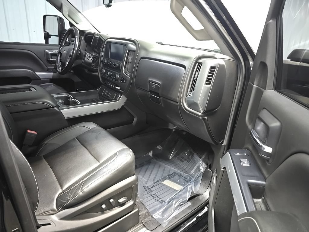 Used 2019 Chevrolet Silverado 2500 LTZ w/ Midnight Edition AWD/4WD image 15