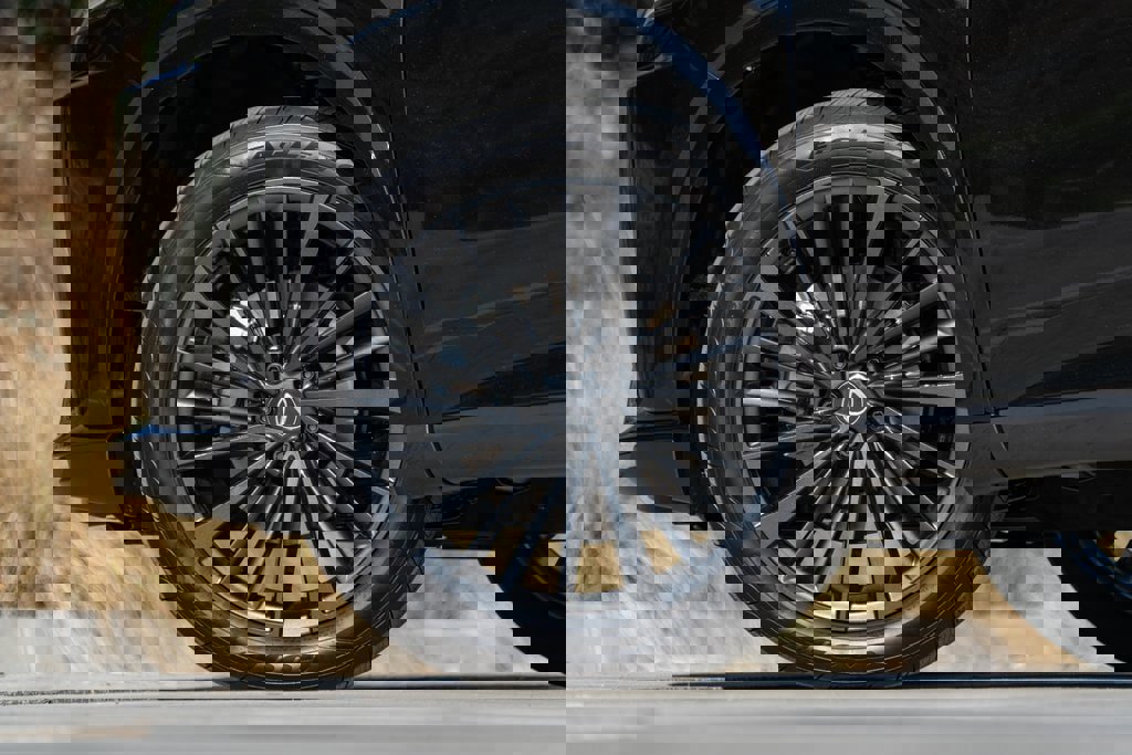 New 2026 Lexus RX 450h AWD image 6