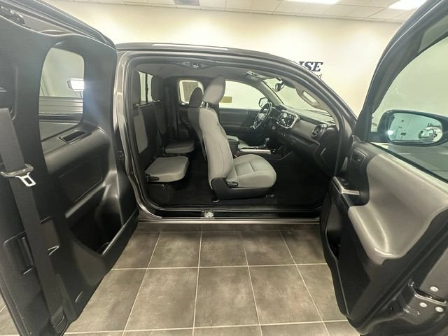 Used 2021 Toyota Tacoma SR5 w/ Blackout Package (TMS) AWD/4WD image 21