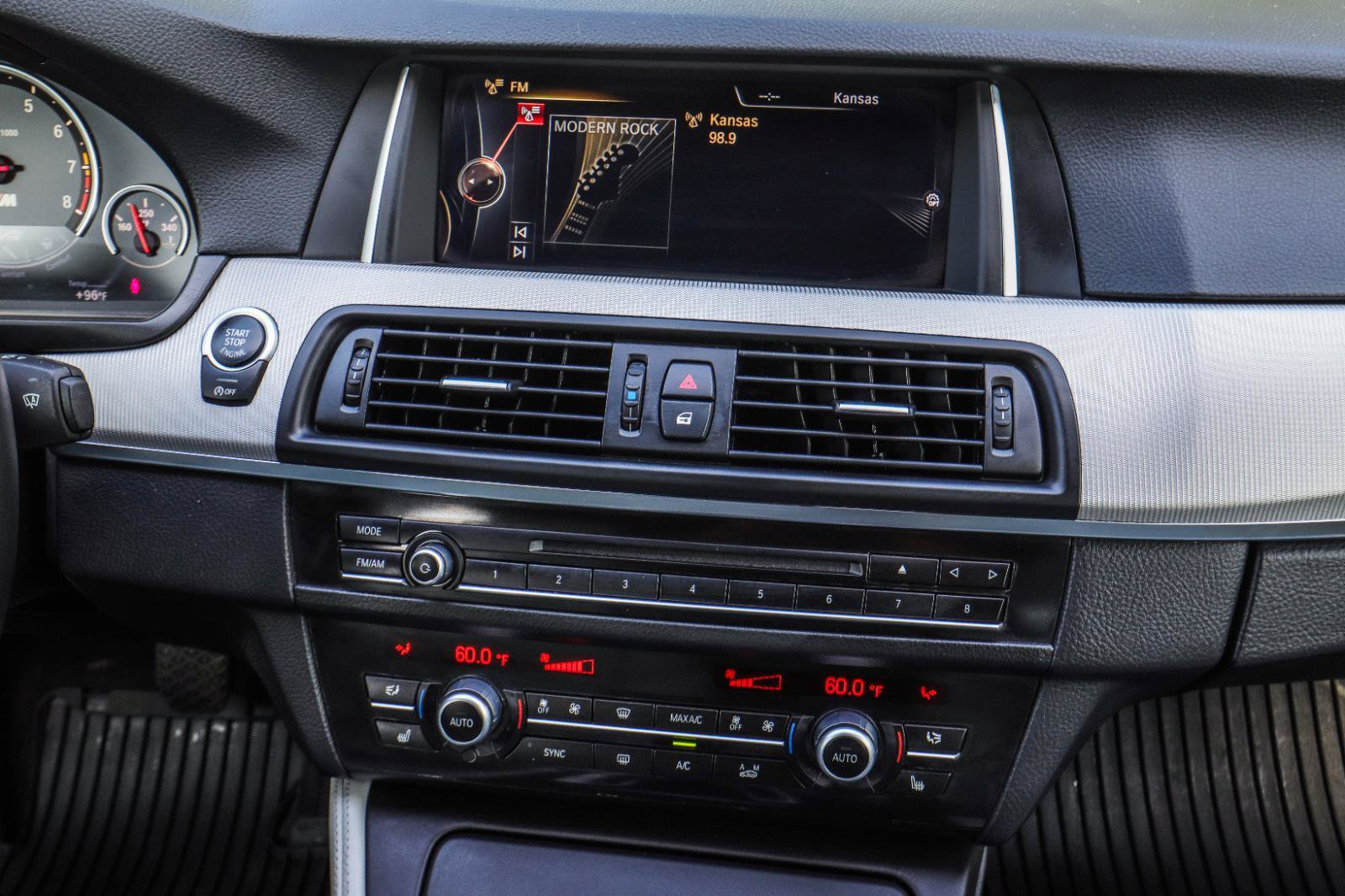 Used 2015 BMW M5 RWD image 30