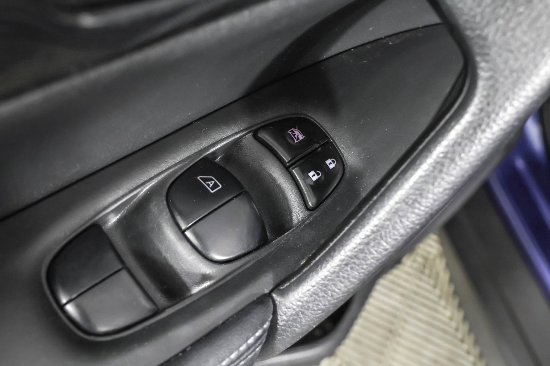 Used 2019 Nissan Rogue SV image 34