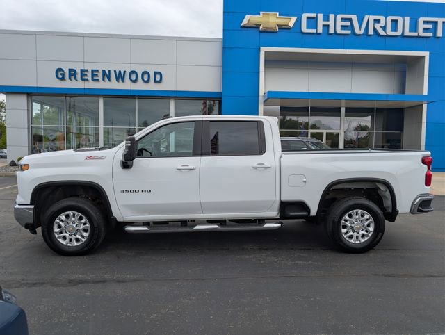 Used 2024 Chevrolet Silverado 3500 LT w/ Convenience Package AWD/4WD image 2