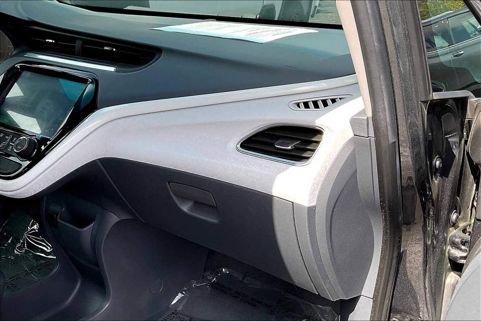 Used 2017 Chevrolet Bolt Premier w/ Driver Confidence II Package image 15