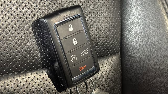 Used 2023 Jeep Wagoneer 4WD w/ HD Trailer Tow Package image 29