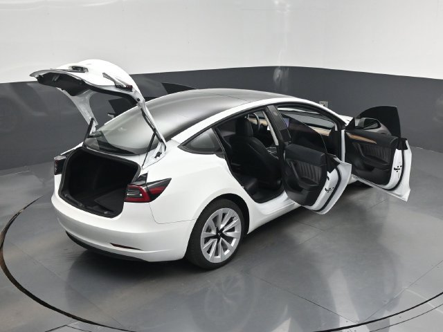 Used 2023 Tesla Model 3 Standard Range RWD image 29