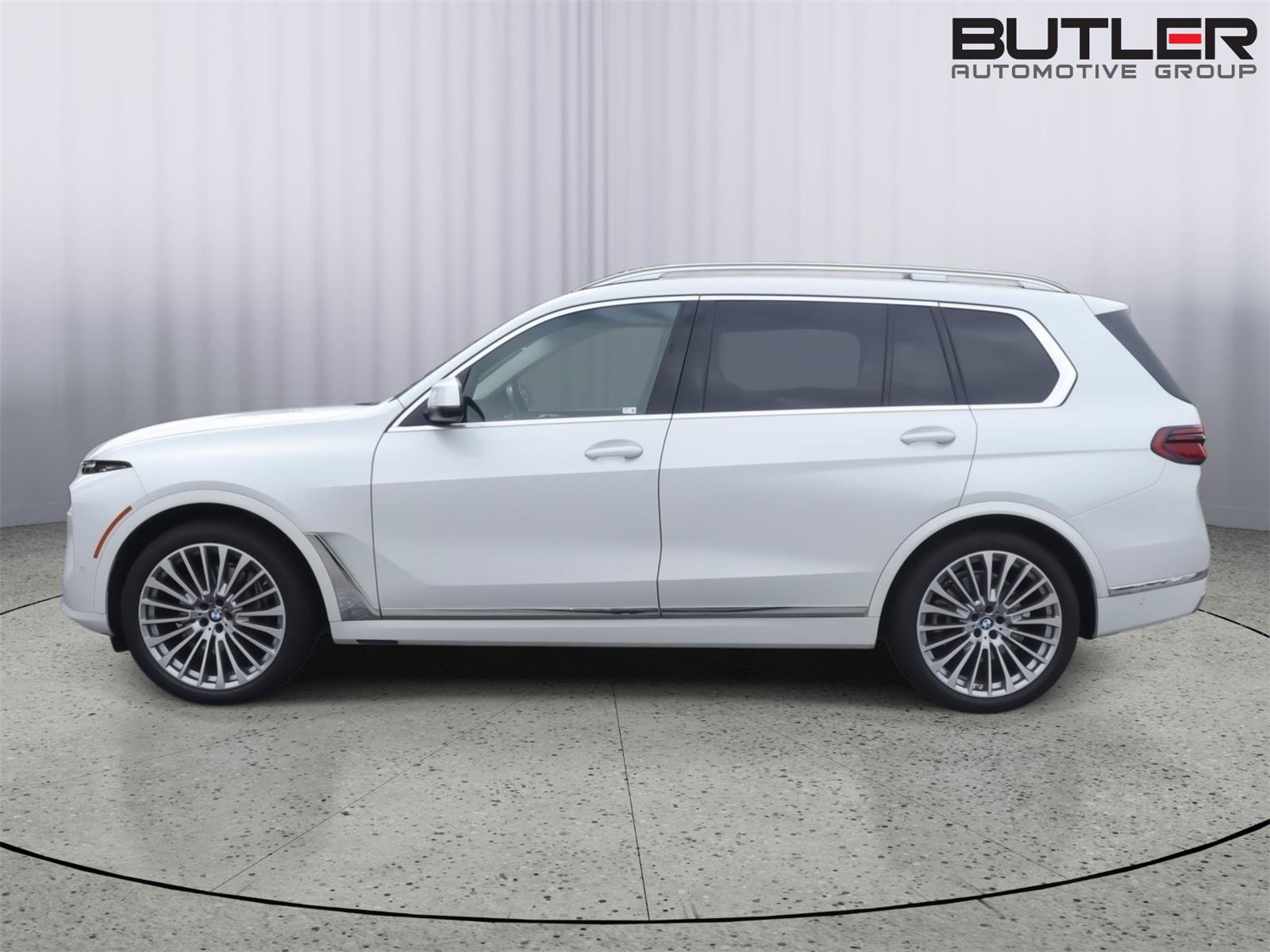 Used 2024 BMW X7 xDrive40i w/ Premium Package AWD/4WD image 3